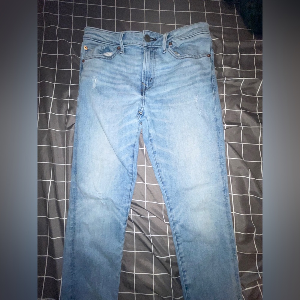 American Eagle Men’s Light Blue Ripped Skinny Jeans. Size 31X30
